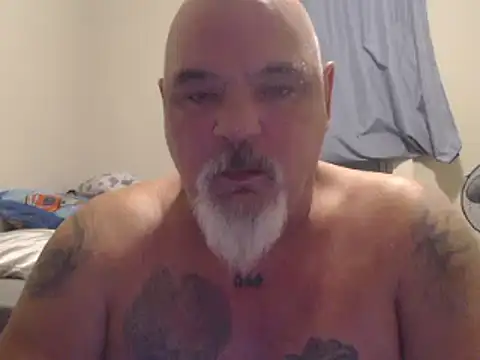 Newfiesausage1972 online show from December 28, 2024, 10:25 am