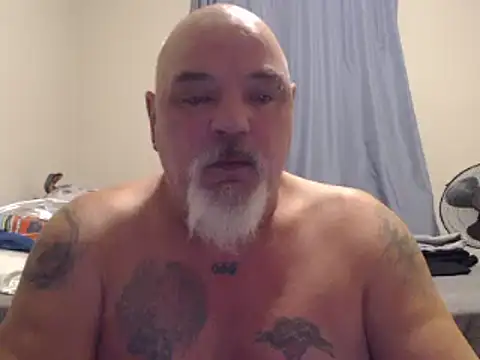 Newfiesausage1972 online show from December 30, 2024, 11:04 am