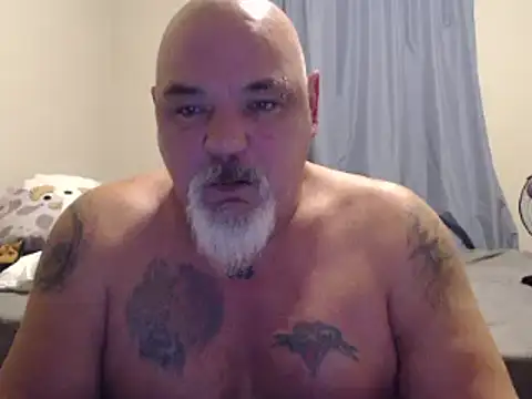 Newfiesausage1972 online show from January 4, 2025, 12:27 pm