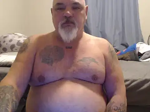Newfiesausage1972 online show from January 6, 2025, 2:03 pm