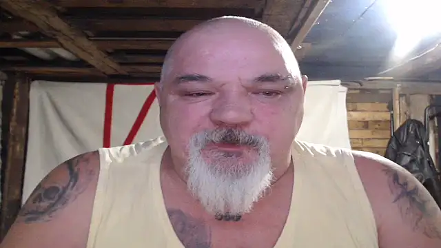 Newfiesausage1972 online show from November 30, 2025, 9:08 pm