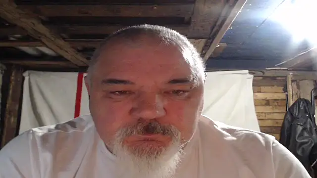 Newfiesausage1972 online show from December 20, 2025, 9:49 am