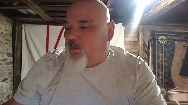 Newfiesausage1972 online show from January 12, 2026, 9:36 am