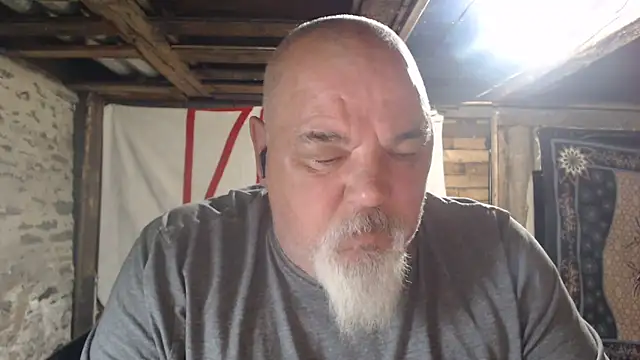 Newfiesausage1972 online show from April 28, 2026, 7:24 am