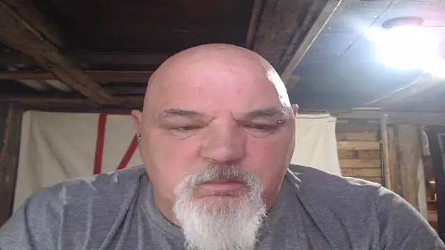 Newfiesausage1972 online show from April 29, 2026, 9:10 pm