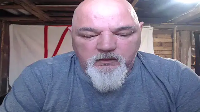 Newfiesausage1972 online show from May 3, 2026, 4:57 pm