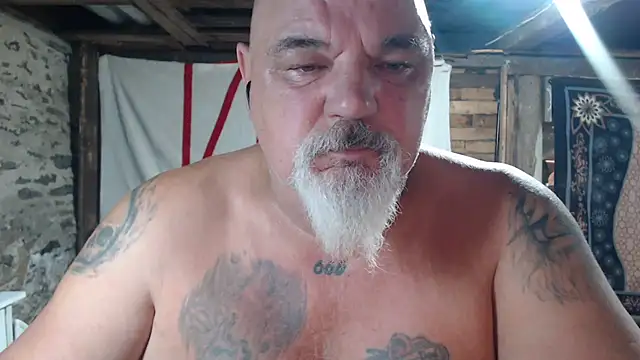 Snapshot of Newfiesausage1972 chatting on August 7, 2026, 9:55 am Newfiesausage1972 online show from August 7, 2026, 9:55 am