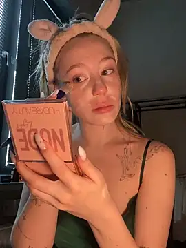 Snapshot of meanexx chatting on February 10, 2026, 4:49 am meanexx online show from February 10, 2026, 4:49 am