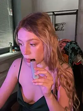 Snapshot of meanexx chatting on February 16, 2026, 9:27 am meanexx online show from February 16, 2026, 9:27 am