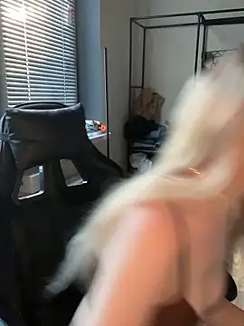 Snapshot of meanexx chatting on March 5, 2026, 5:03 am meanexx online show from March 5, 2026, 5:03 am