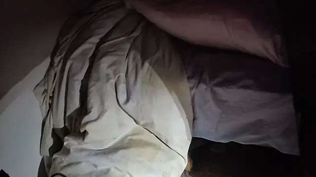 Snapshot of MartaMoon96 chatting on October 28, 2025, 3:54 am MartaMoon96 online show from October 28, 2025, 3:54 am