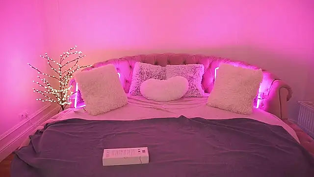 Snapshot of CarolinaDia chatting on March 9, 2026, 9:30 pm CarolinaDia online show from March 9, 2026, 9:30 pm