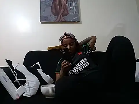 hoely grail01 online show from September 12, 2025, 7:47 pm