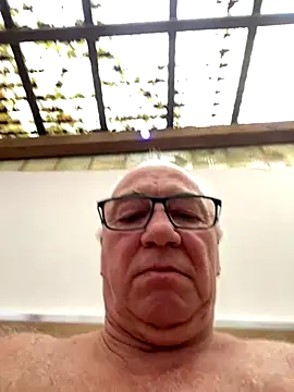 Snapshot of biggandybig chatting on October 9, 2025, 2:15 pm biggandybig online show from October 9, 2025, 2:15 pm