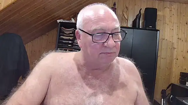 Snapshot of biggandybig chatting on February 17, 2026, 10:38 pm biggandybig online show from February 17, 2026, 10:38 pm