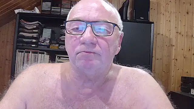 Snapshot of biggandybig chatting on February 19, 2026, 10:28 pm biggandybig online show from February 19, 2026, 10:28 pm