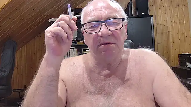 Snapshot of biggandybig chatting on March 2, 2026, 9:54 pm biggandybig online show from March 2, 2026, 9:54 pm