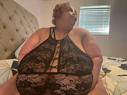 Missredboneo12 online show from October 2, 2025, 2:02 pm