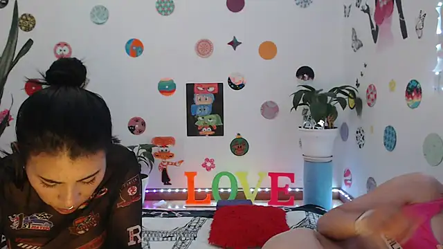 Snapshot of Yaumiko chatting on January 10, 2025, 12:27 am Yaumiko online show from January 10, 2025, 12:27 am