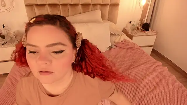 Twwiiggy online show from February 3, 2025, 11:05 pm