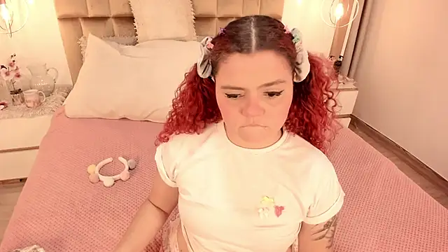 Twwiiggy online show from February 14, 2025, 8:37 pm