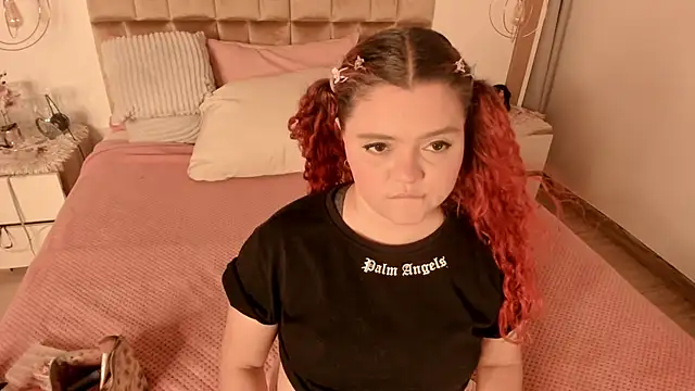 Twwiiggy online show from February 27, 2025, 8:20 pm