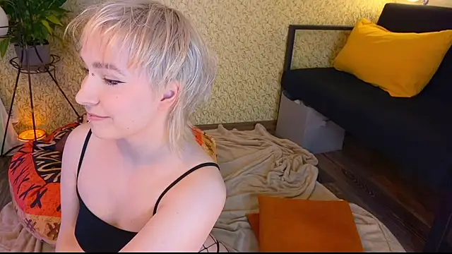 EmmyAmbros online show from November 17, 2025, 7:41 pm