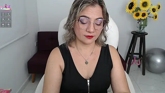 ana milf online show from September 14, 2025, 1:43 pm