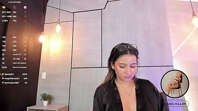 danii hill  online show from December 13, 2024, 7:25 am