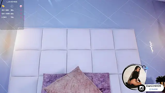 danii hill  online show from October 15, 2025, 4:23 am