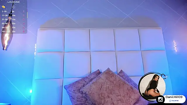 danii hill  online show from November 11, 2025, 4:34 am