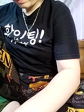 Snapshot of Mie610 chatting on September 19, 2025, 7:54 am Mie610 online show from September 19, 2025, 7:54 am