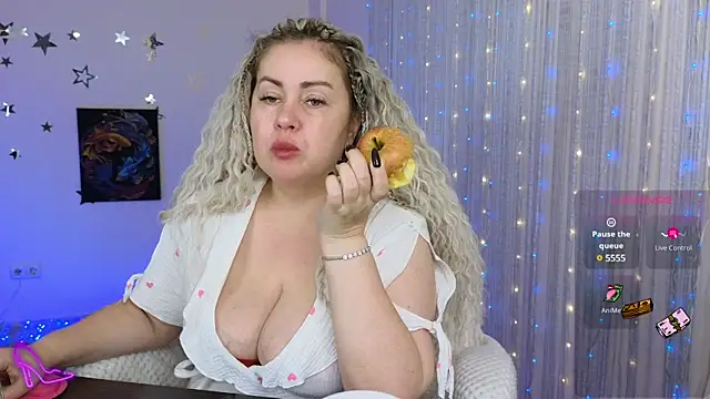 misskaassandraa online show from December 14, 2024, 4:42 pm