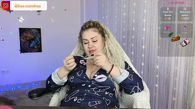 misskaassandraa online show from December 19, 2024, 8:34 pm