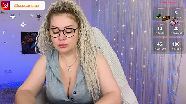 misskaassandraa online show from December 21, 2024, 9:55 am