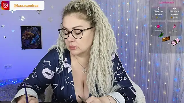 misskaassandraa online show from December 22, 2024, 12:49 pm
