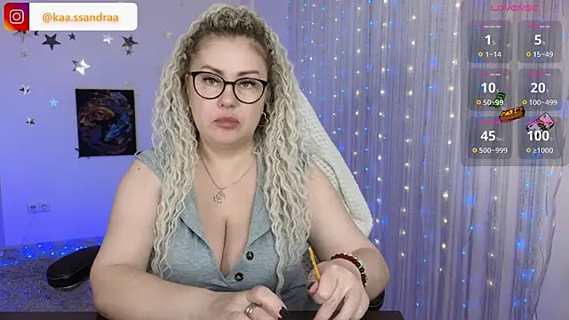 misskaassandraa online show from December 24, 2024, 7:55 pm