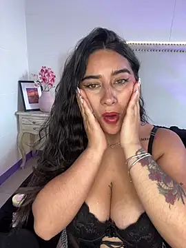 Snapshot of serenna_se chatting on March 26, 2026, 8:25 pm serenna se online show from March 26, 2026, 8:25 pm