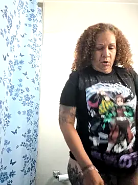 ladycreamypr2 online show from May 2, 2026, 1:05 pm