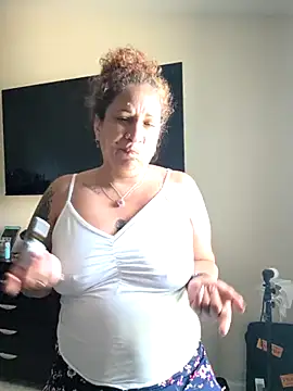 ladycreamypr2 online show from May 4, 2026, 1:18 pm