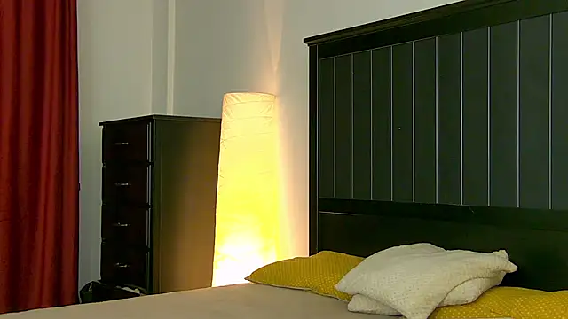 Snapshot of Yanira_Muslim chatting on February 11, 2026, 5:01 am Yanira Muslim online show from February 11, 2026, 5:01 am