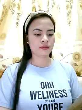 NgocQuyen2K online show from February 6, 2025, 2:33 am