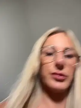 Liana Lou online show from May 3, 2026, 12:33 pm