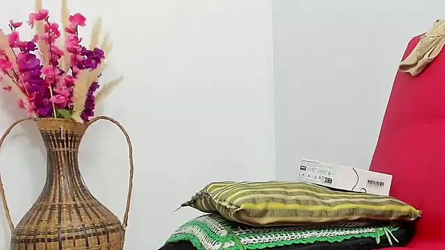 Snapshot of Latin_Mature975 chatting on October 10, 2025, 7:51 am Latin Mature975 online show from October 10, 2025, 7:51 am