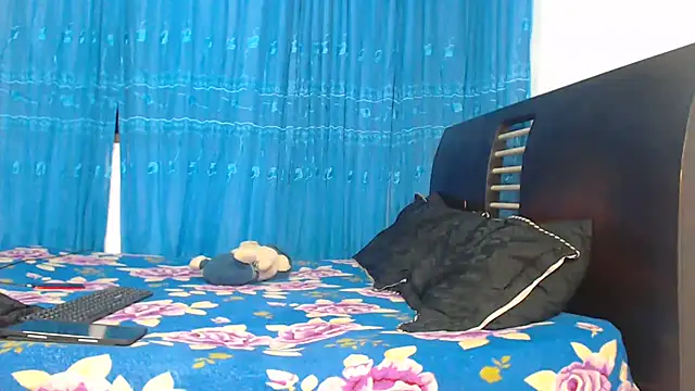 Snapshot of Hot_Sharks_ chatting on October 6, 2025, 7:50 am Hot Sharks online show from October 6, 2025, 7:50 am