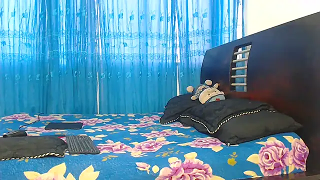 Snapshot of Hot_Sharks_ chatting on October 14, 2025, 11:22 am Hot Sharks online show from October 14, 2025, 11:22 am