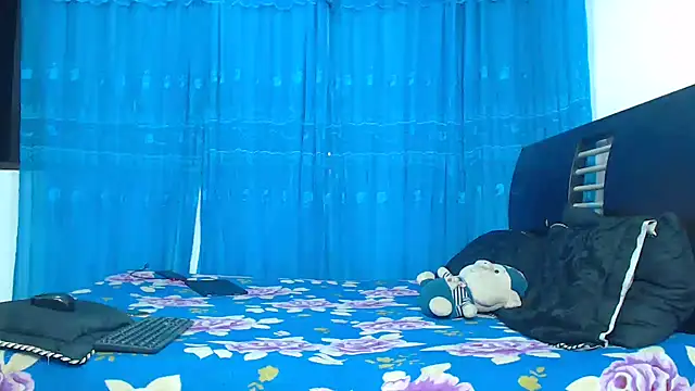 Snapshot of Hot_Sharks_ chatting on October 16, 2025, 10:27 am Hot Sharks online show from October 16, 2025, 10:27 am