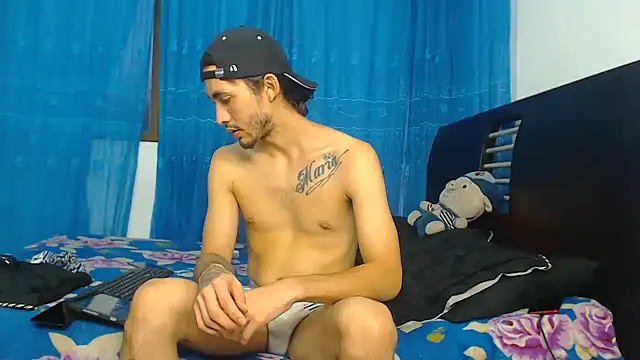 Snapshot of Hot_Sharks_ chatting on October 27, 2025, 10:52 am Hot Sharks online show from October 27, 2025, 10:52 am