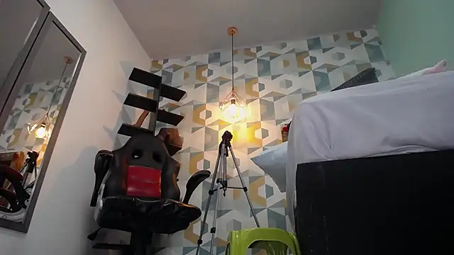 Snapshot of cameronglen chatting on March 22, 2025, 6:11 am cameronglen online show from March 22, 2025, 6:11 am