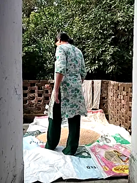 Snapshot of Hot-rubina chatting on October 5, 2025, 2:43 am Hot-rubina online show from October 5, 2025, 2:43 am